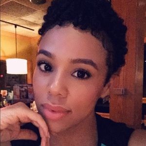 Meet your Posher, Alexandra